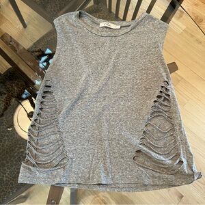 Muscle t-shirt with laser cut detail